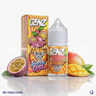 سائل فيب نيكوتين نكهات مانجو وفراولة بارد من ماركة GENZ E-Juice، عبوة واضحة مع زجاجة السائل.