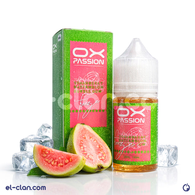 سائل فيب أوكس بوشن سولتنيك بنكهة الفراولة والبطيخ المنعش من ماركة أوكسفا، مع عبوة زجاجية واضحة في الصورة