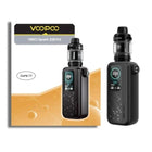 مجموعة Voopoo Vinci Spark 220 فيب هاردوير سوداء مع شاشة وكهرباء واضحة، تصميم أنيق ومتطور.